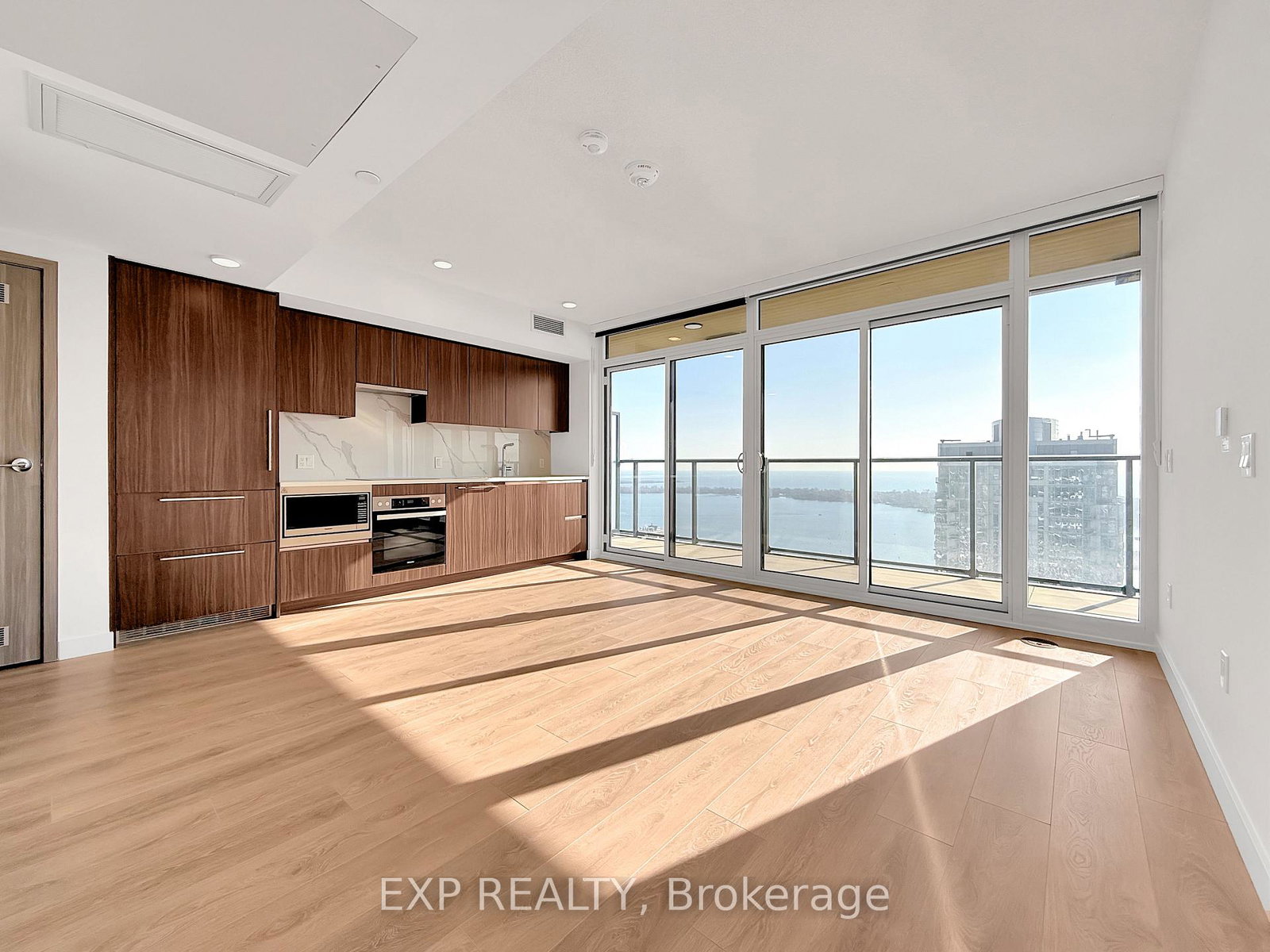 3-concord-cityplace-way-toronto-ontario-c12566634