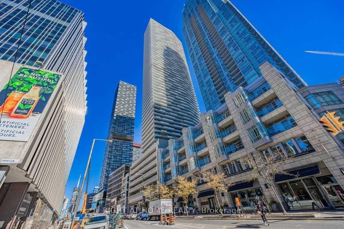 2221-yonge-street-toronto-ontario-c12567164
