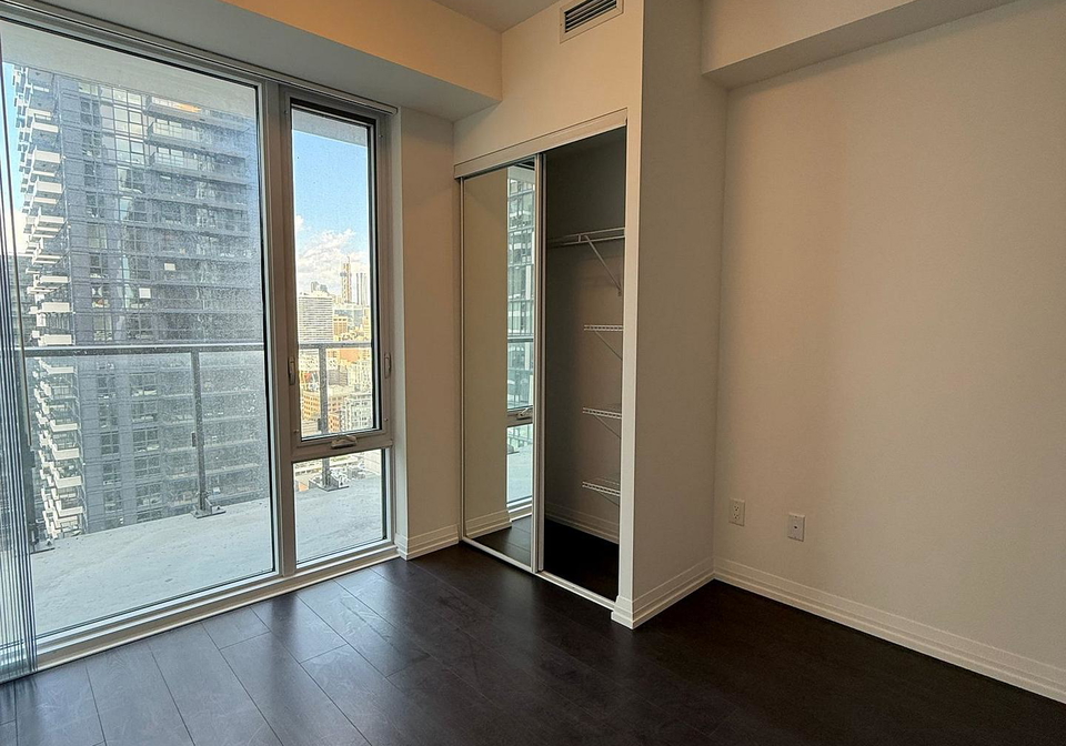 28-widmer-street-toronto-ontario-c12567526