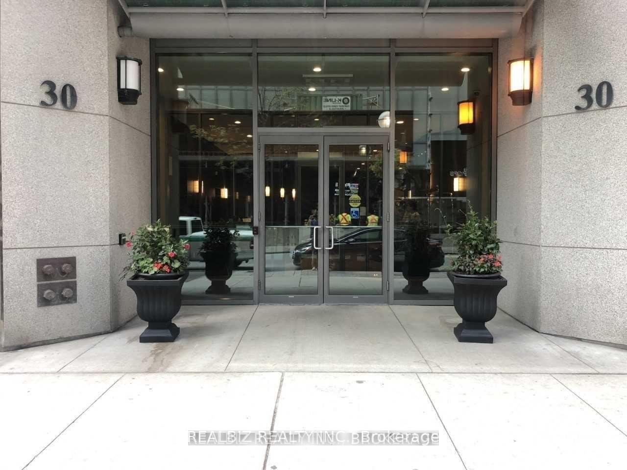 30-grand-trunk-crescent-toronto-ontario-c12568144