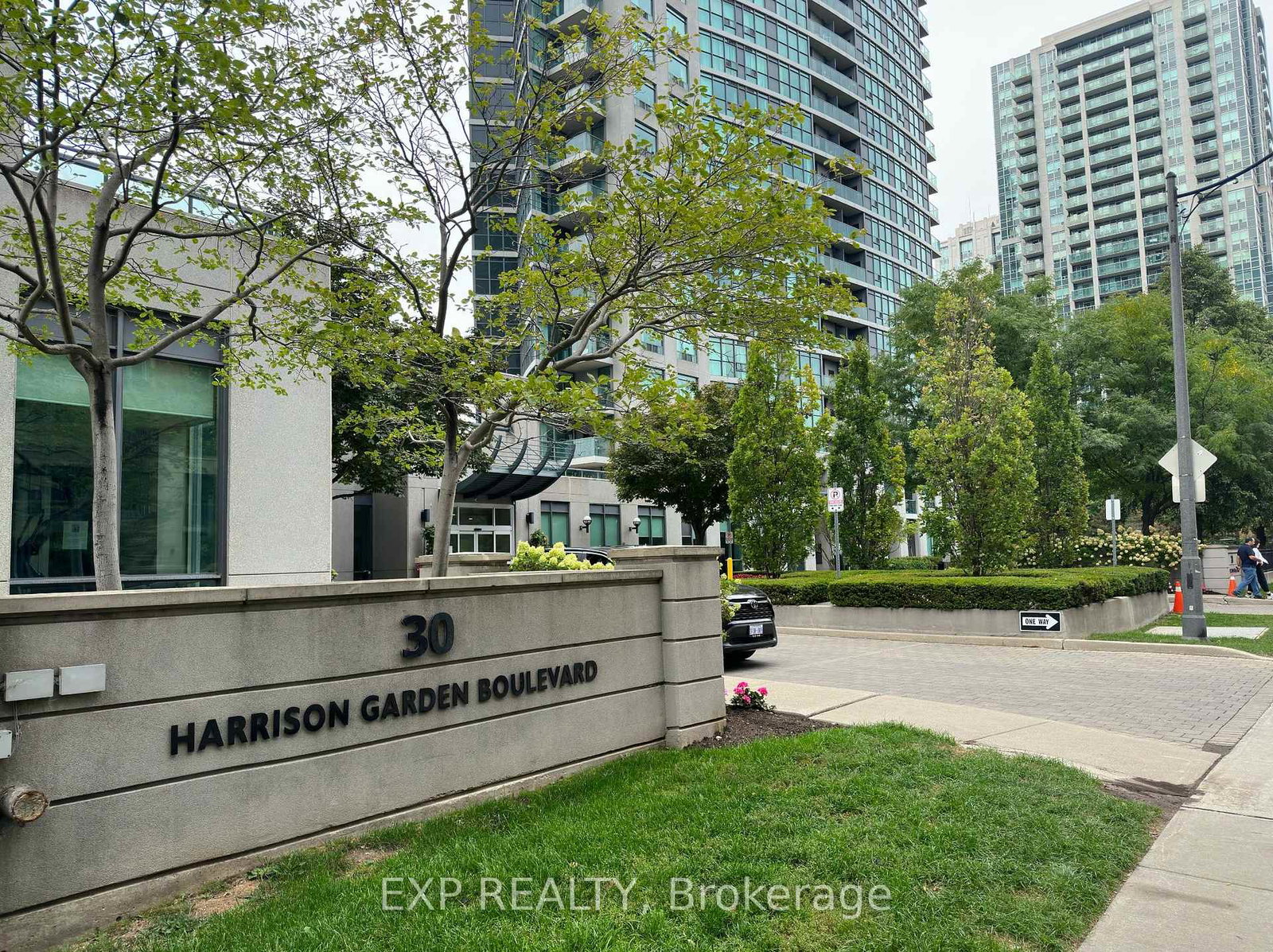 30-harrison-garden-boulevard-north-york-ontario-c12568544