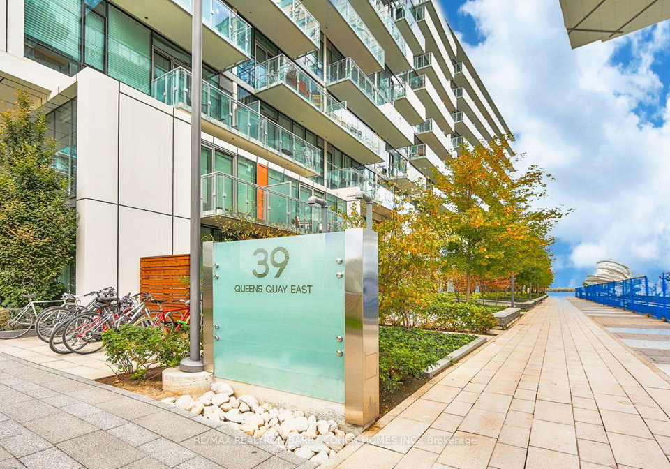 39-queens-quay-e-toronto-ontario-c12568740