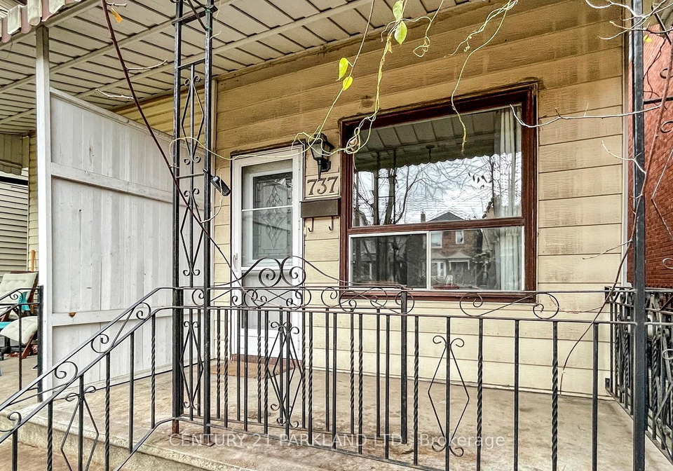 737-manning-avenue-toronto-ontario-c12569434
