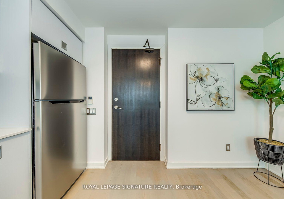 33-charles-street-e-toronto-ontario-c12569652