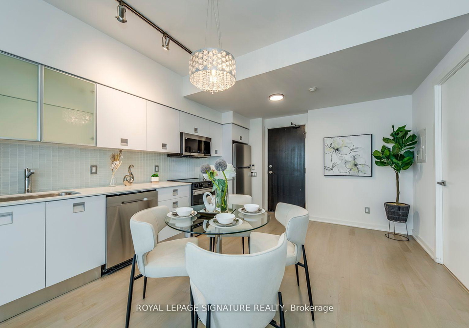 33-charles-street-e-toronto-ontario-c12569652