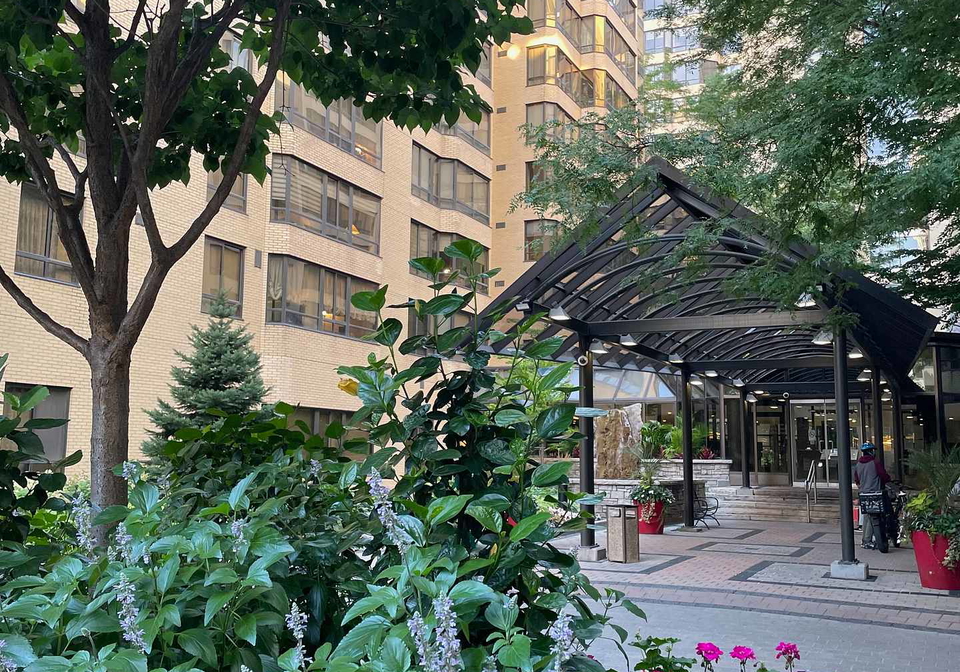 280-simcoe-street-toronto-ontario-c12570136
