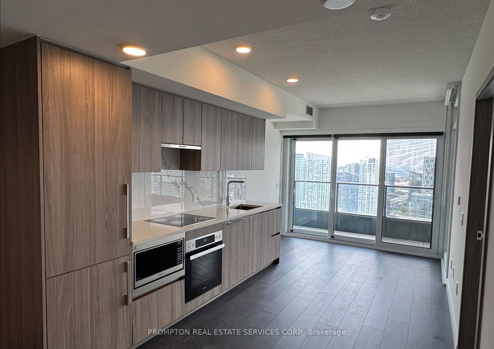 3-concord-cityplace-way-toronto-ontario-c12570192