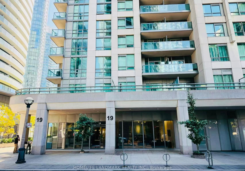 19-grand-trunk-crescent-toronto-ontario-c12570224