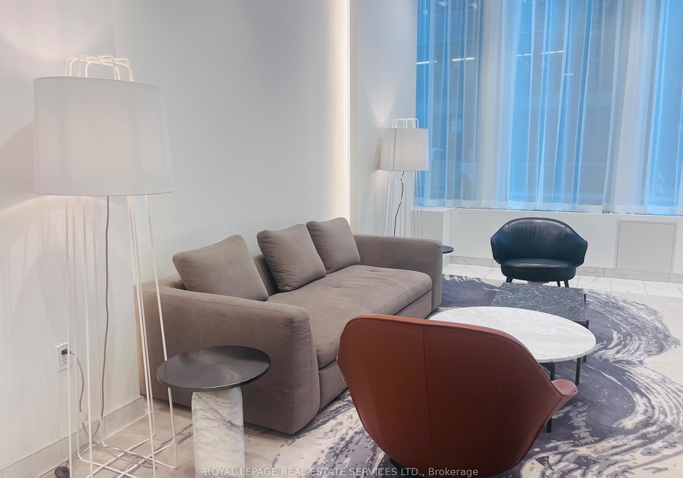 230-simcoe-street-toronto-ontario-c12570726