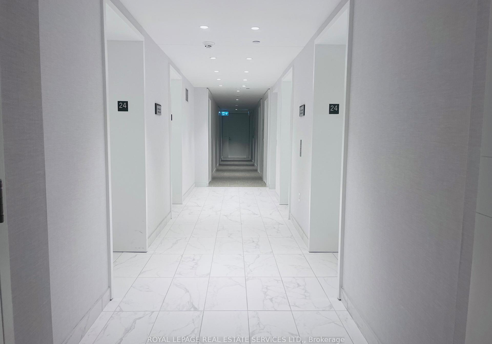 230-simcoe-street-toronto-ontario-c12570726