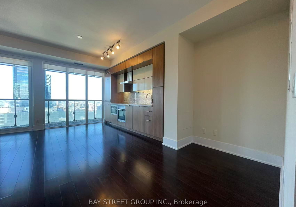 300-front-street-toronto-ontario-c12570782