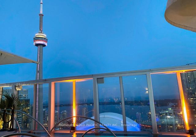 88-blue-jays-way-toronto-ontario-c12571620
