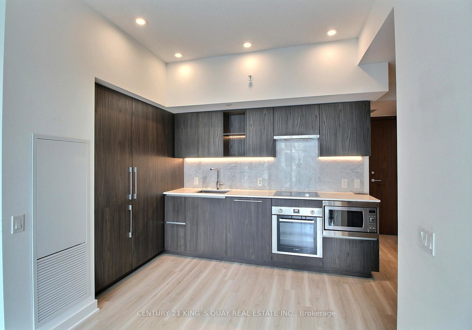 17-bathurst-street-toronto-ontario-c12572012