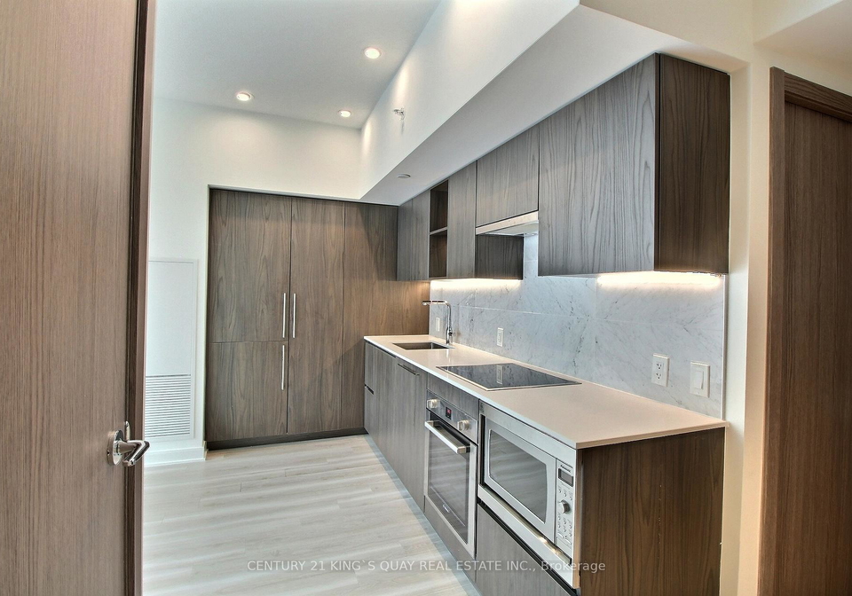 17-bathurst-street-toronto-ontario-c12572012