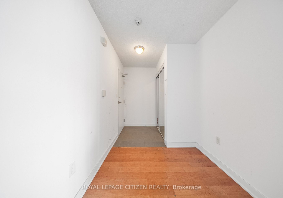 15-fort-york-boulevard-toronto-ontario-c12572130