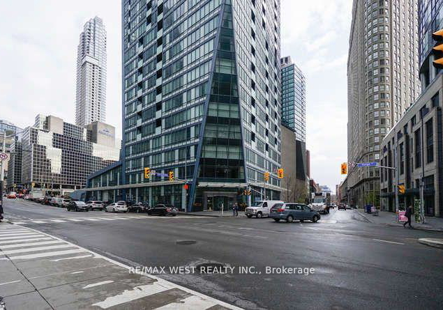 8-the-esplanade-toronto-ontario-c12573094