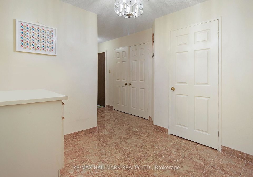 211-st-patrick-street-toronto-ontario-c12573460