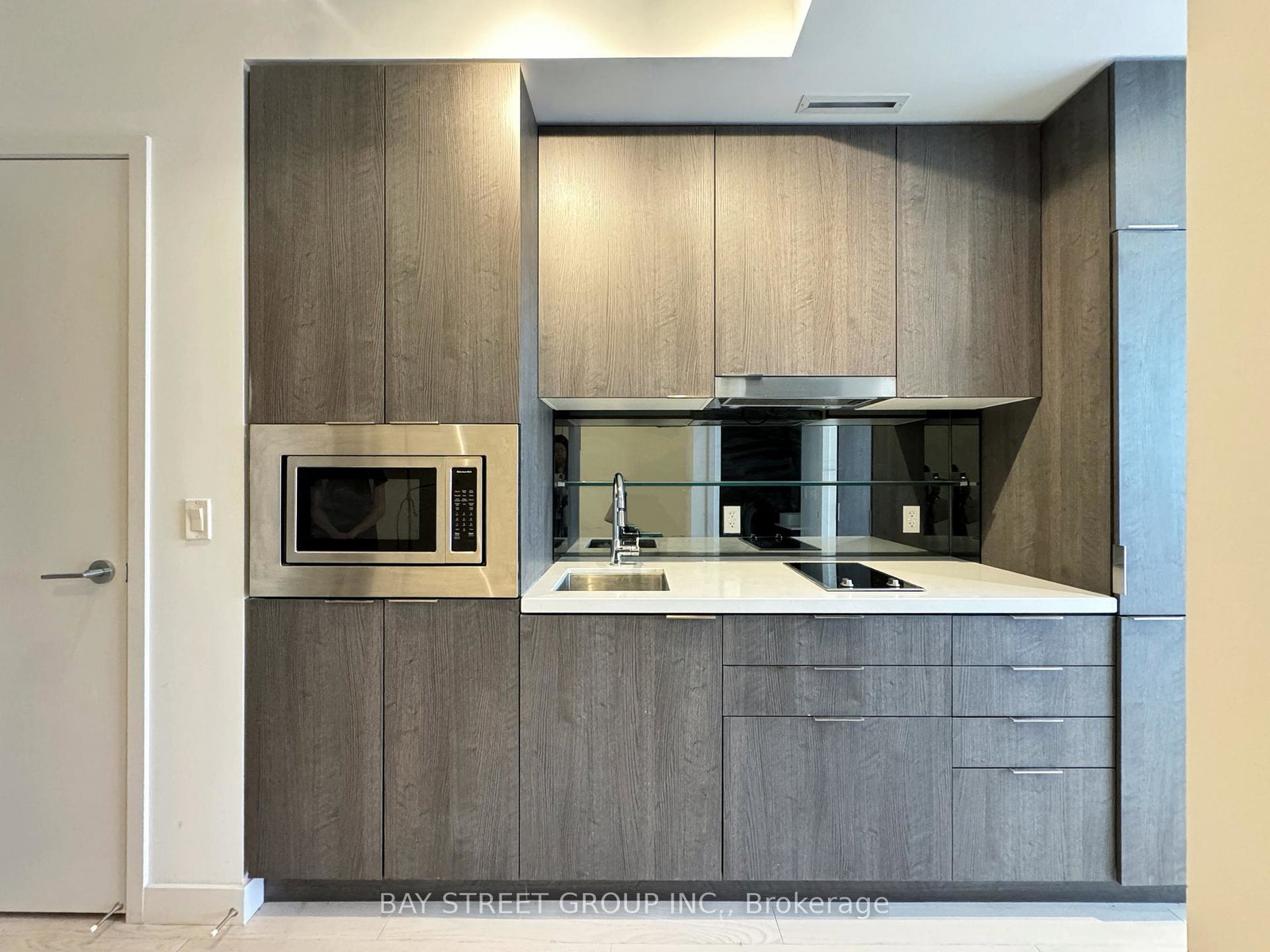 215-queen-street-w-toronto-ontario-c12573710