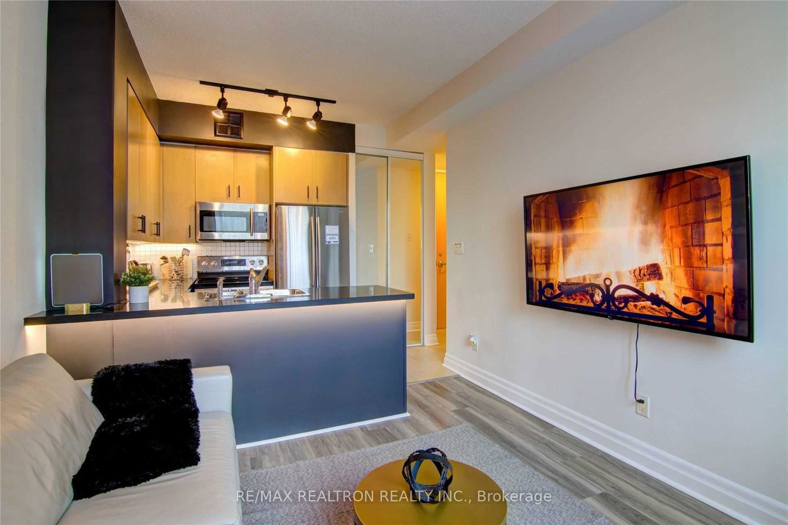 70-alexander-street-toronto-ontario-c12574366