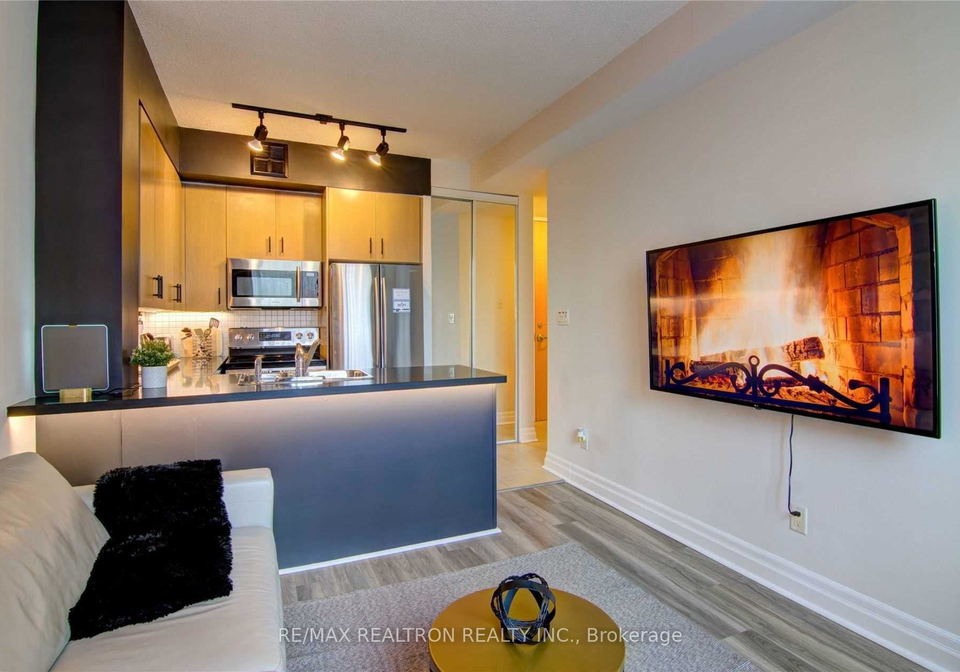 70-alexander-street-toronto-ontario-c12574366