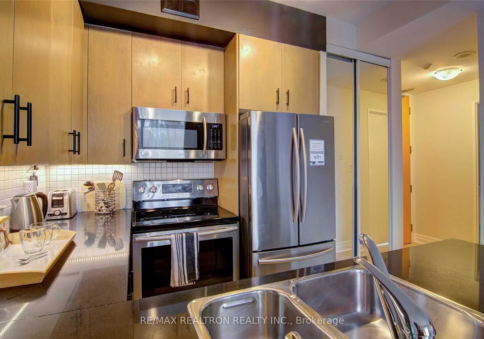 70-alexander-street-toronto-ontario-c12574366