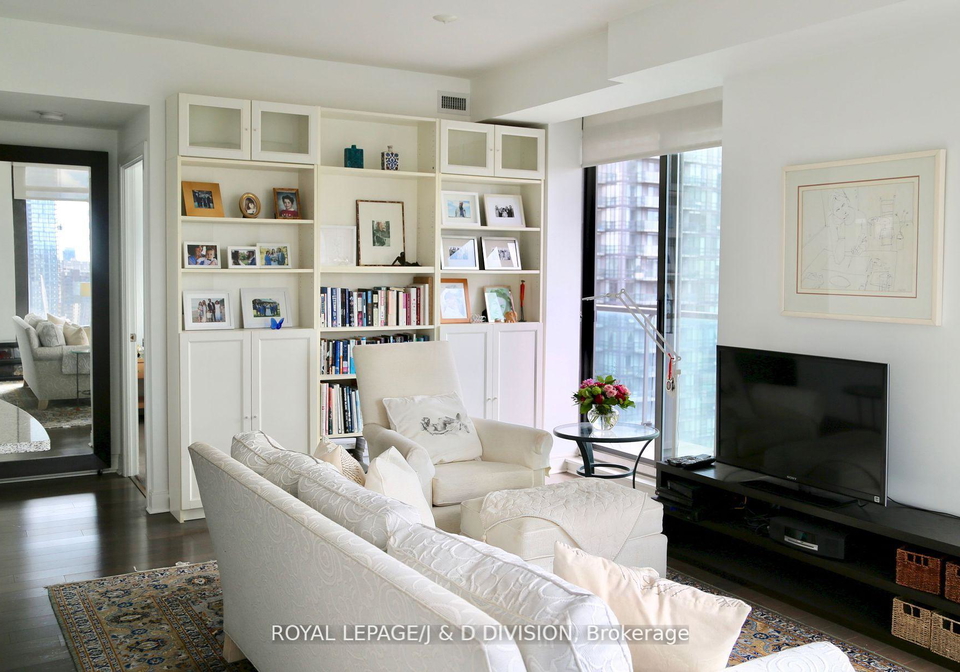 18-yorkville-avenue-toronto-ontario-c12574760
