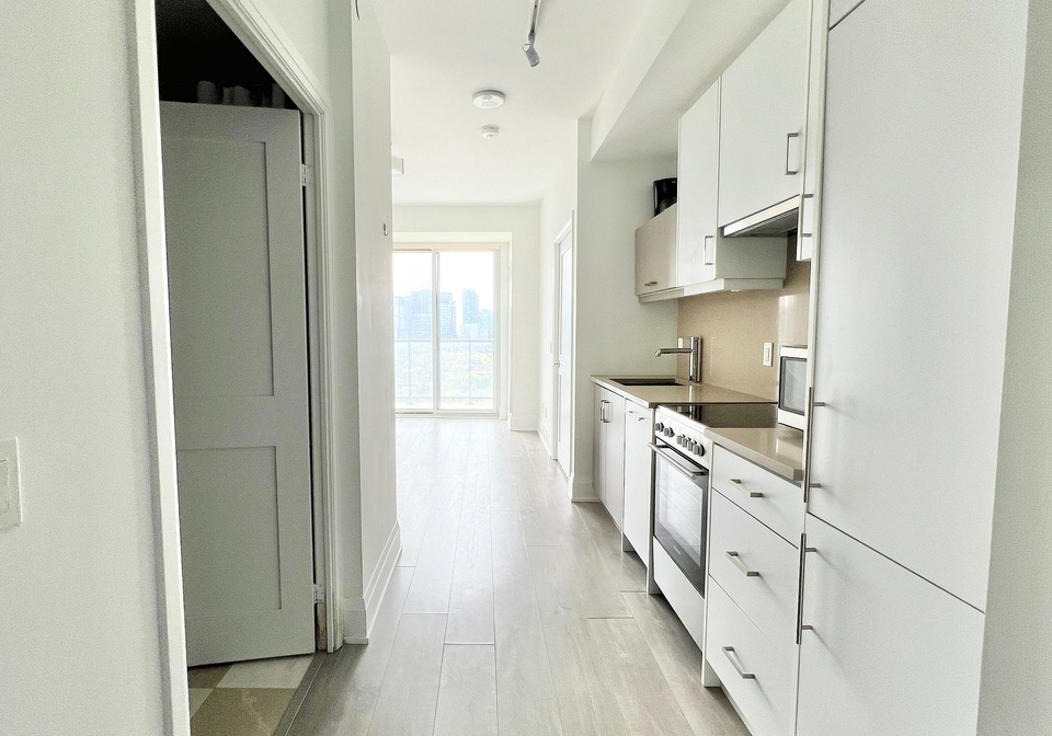 181-huron-street-toronto-ontario-c12574972