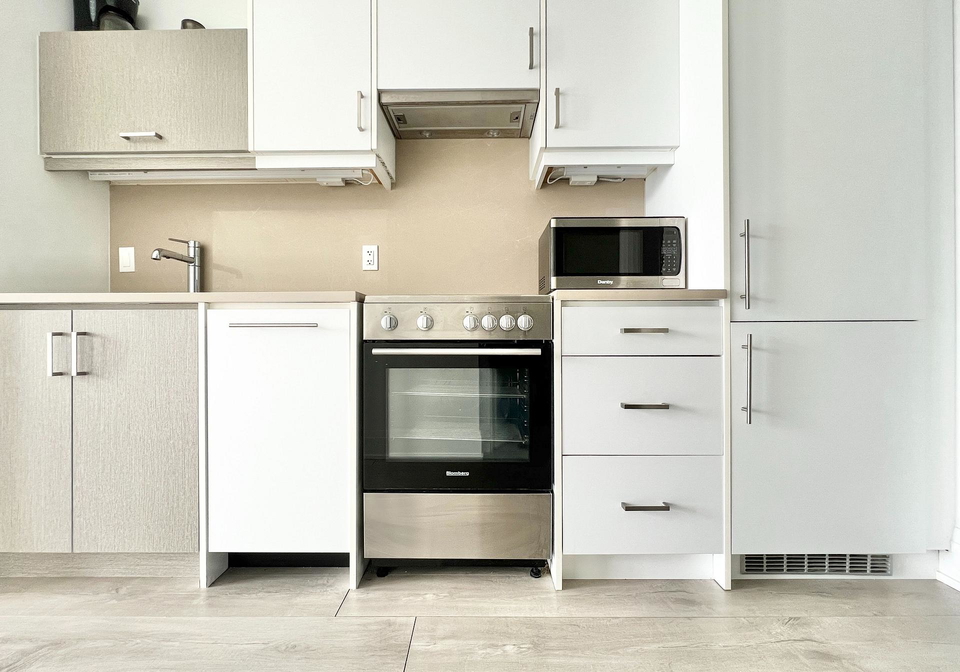 181-huron-street-toronto-ontario-c12574972
