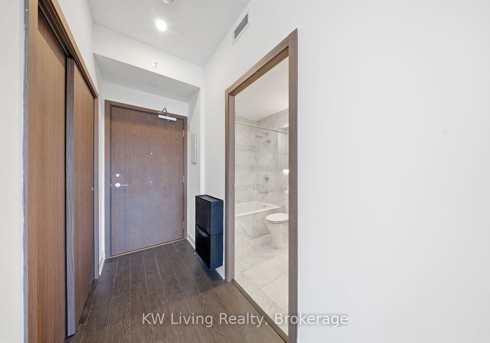 19-bathurst-street-toronto-ontario-c12575620
