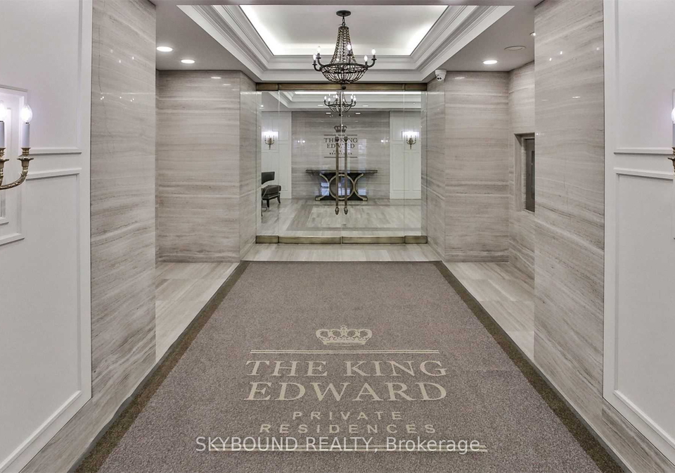 22-leader-lane-toronto-ontario-c12576374