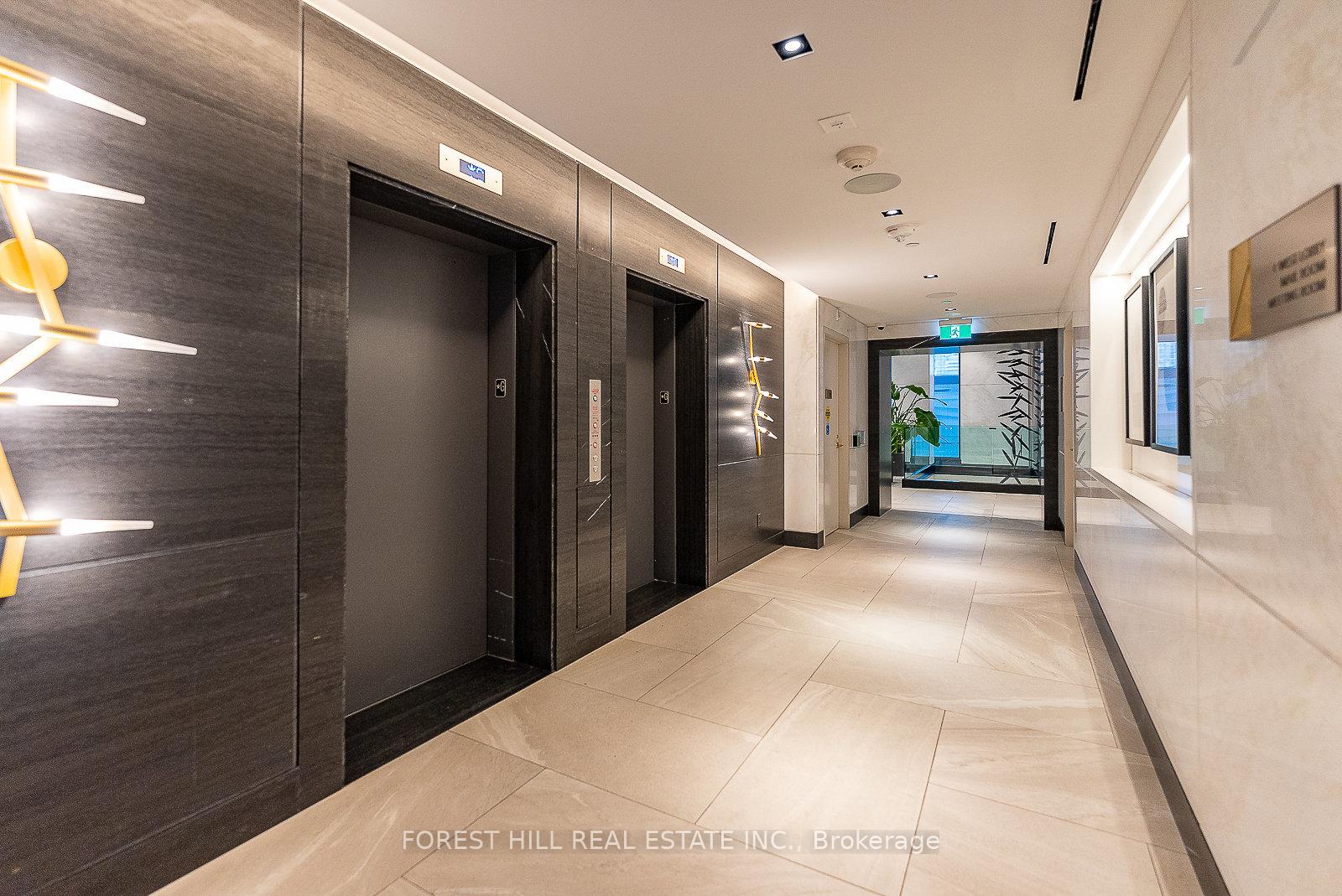 1-edgewater-drive-toronto-ontario-c12576430