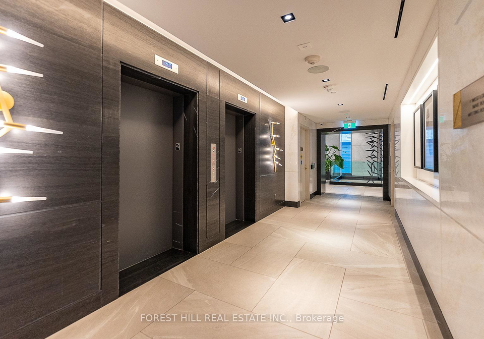 1-edgewater-drive-toronto-ontario-c12576430