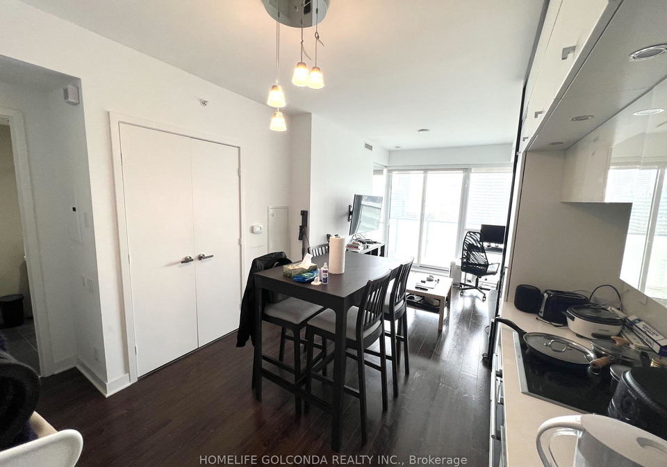 15-grenville-street-toronto-ontario-c12577358
