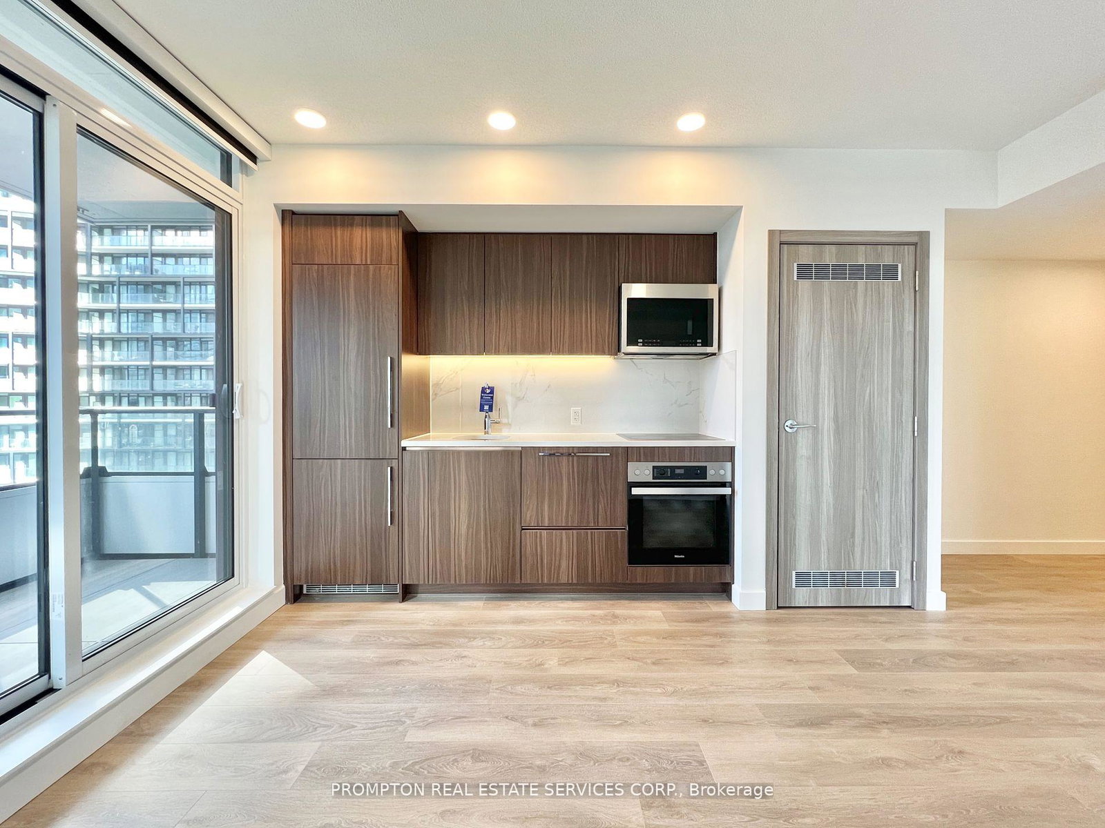 38-widmer-street-e-toronto-ontario-c12578976