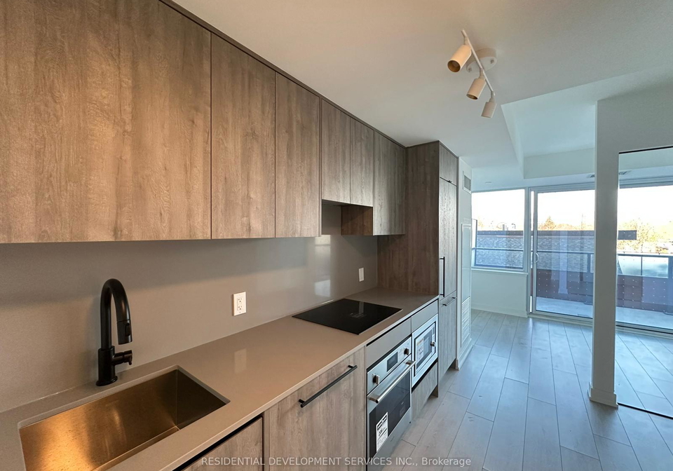 5-lakeview-avenue-toronto-ontario-c12580054