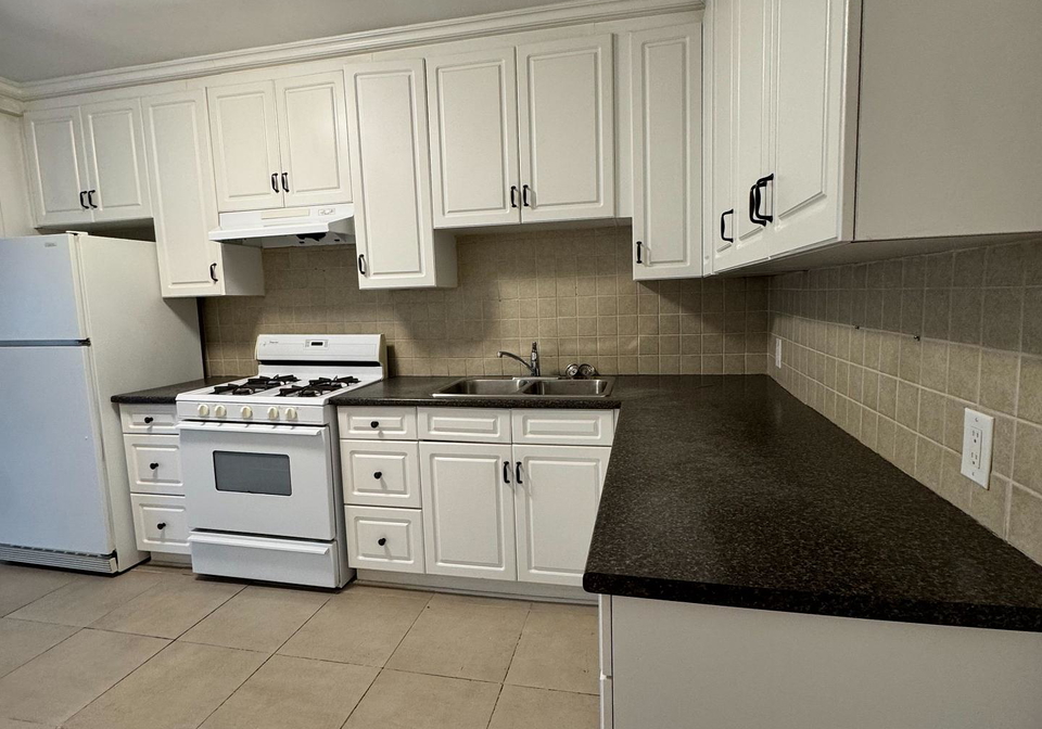 1077-bathurst-street-toronto-ontario-c12580100