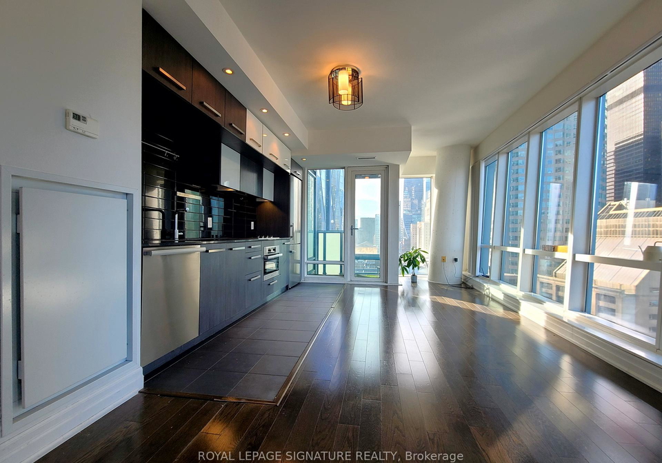 8-the-esplanade-toronto-ontario-c12581516