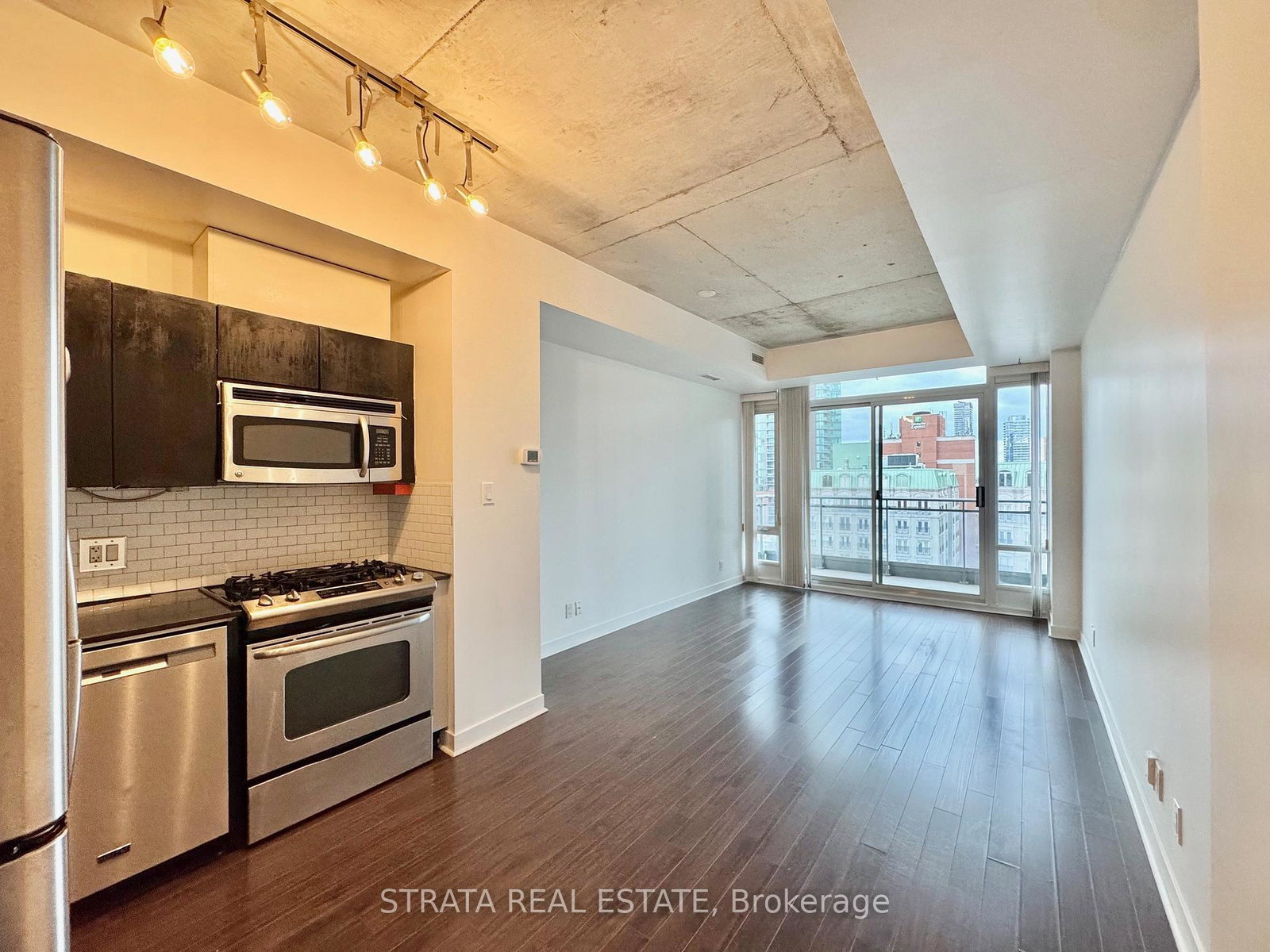 127-queen-street-e-toronto-ontario-c12582000