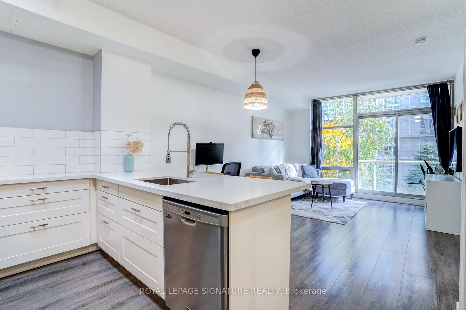 9-spadina-avenue-toronto-ontario-c12582304