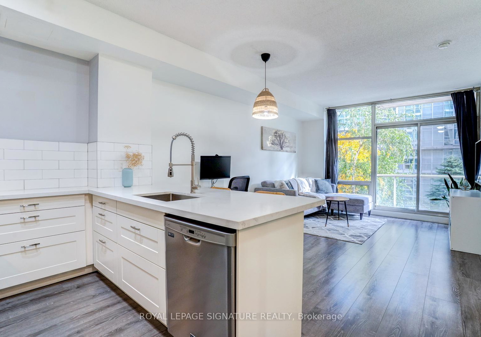 9-spadina-avenue-toronto-ontario-c12582304
