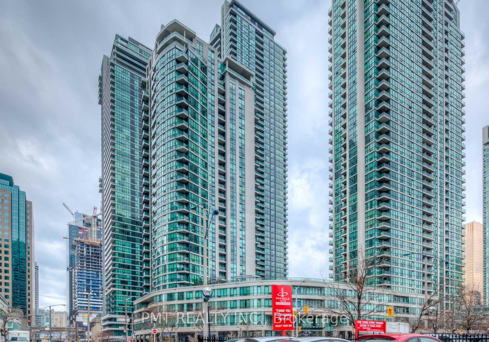 16-yonge-street-toronto-ontario-c12582390