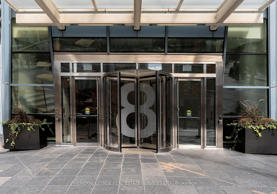8-the-esplanade-toronto-ontario-c12582434