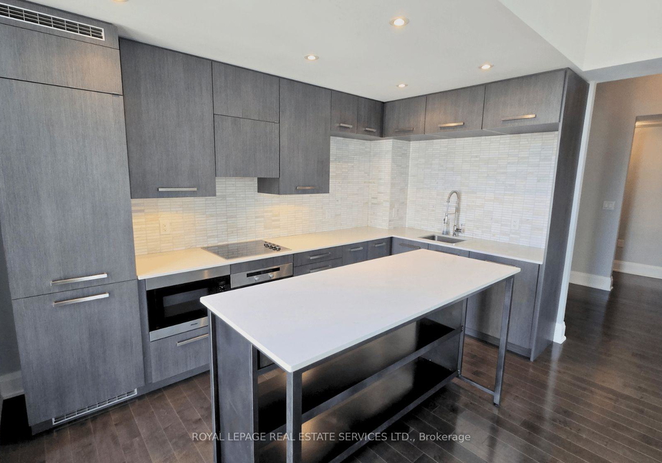 8-the-esplanade-toronto-ontario-c12582434