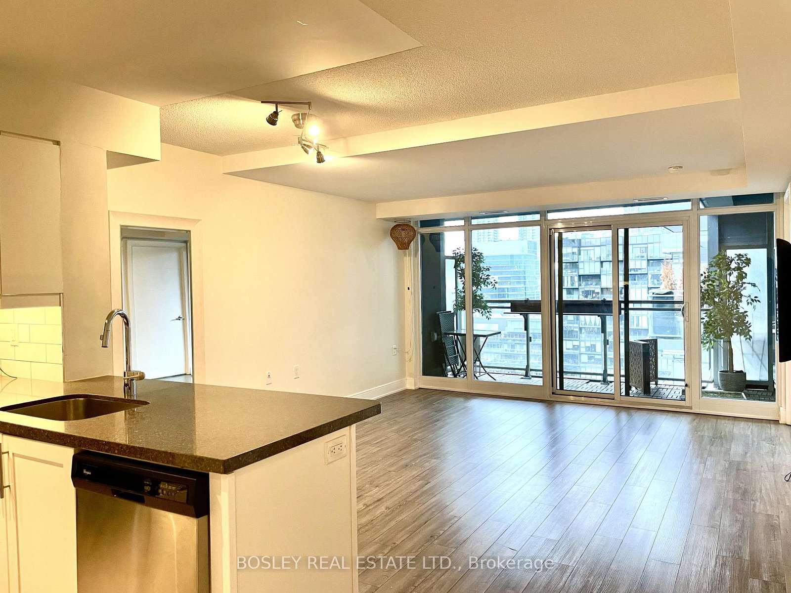 525-adelaide-street-w-toronto-ontario-c12582548