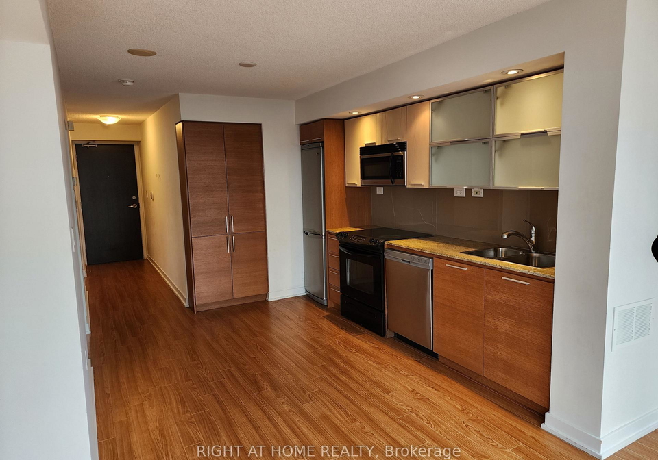 25-capreol-court-toronto-ontario-c12583556