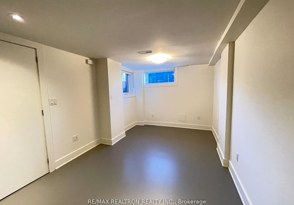 564-delaware-avenue-n-toronto-ontario-c12585650