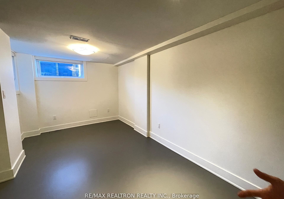 564-delaware-avenue-n-toronto-ontario-c12585650