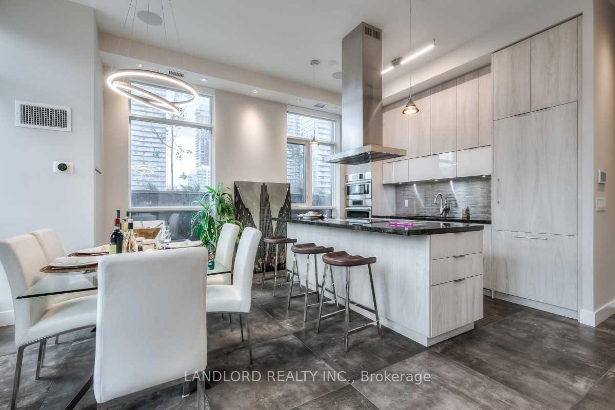 318-richmond-street-w-toronto-ontario-c12586038
