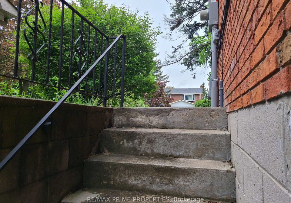 22-oakhurst-drive-north-york-ontario-c12586126