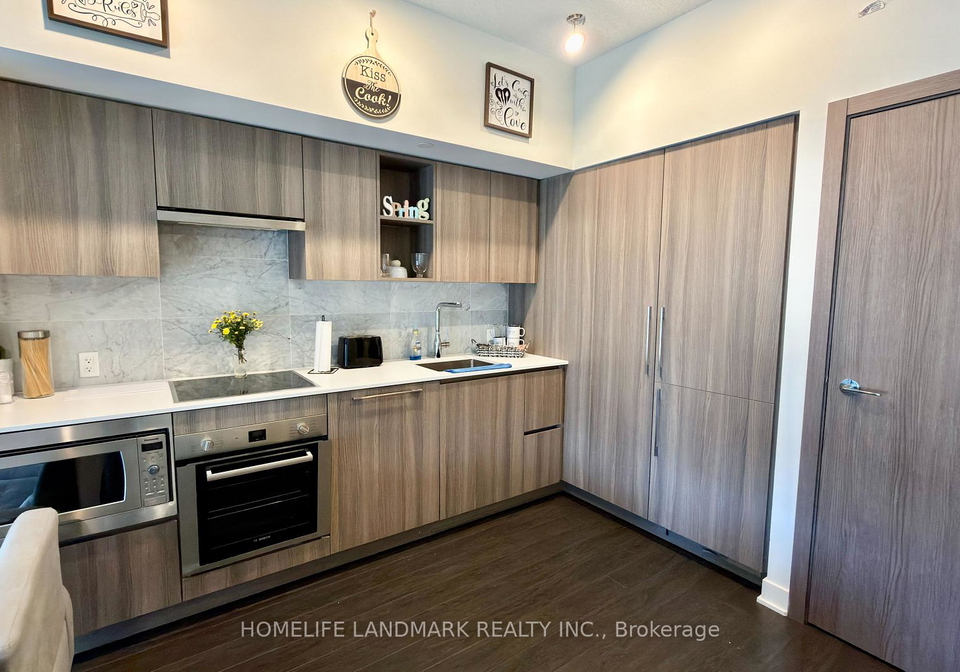 19-bathurst-street-toronto-ontario-c12586496